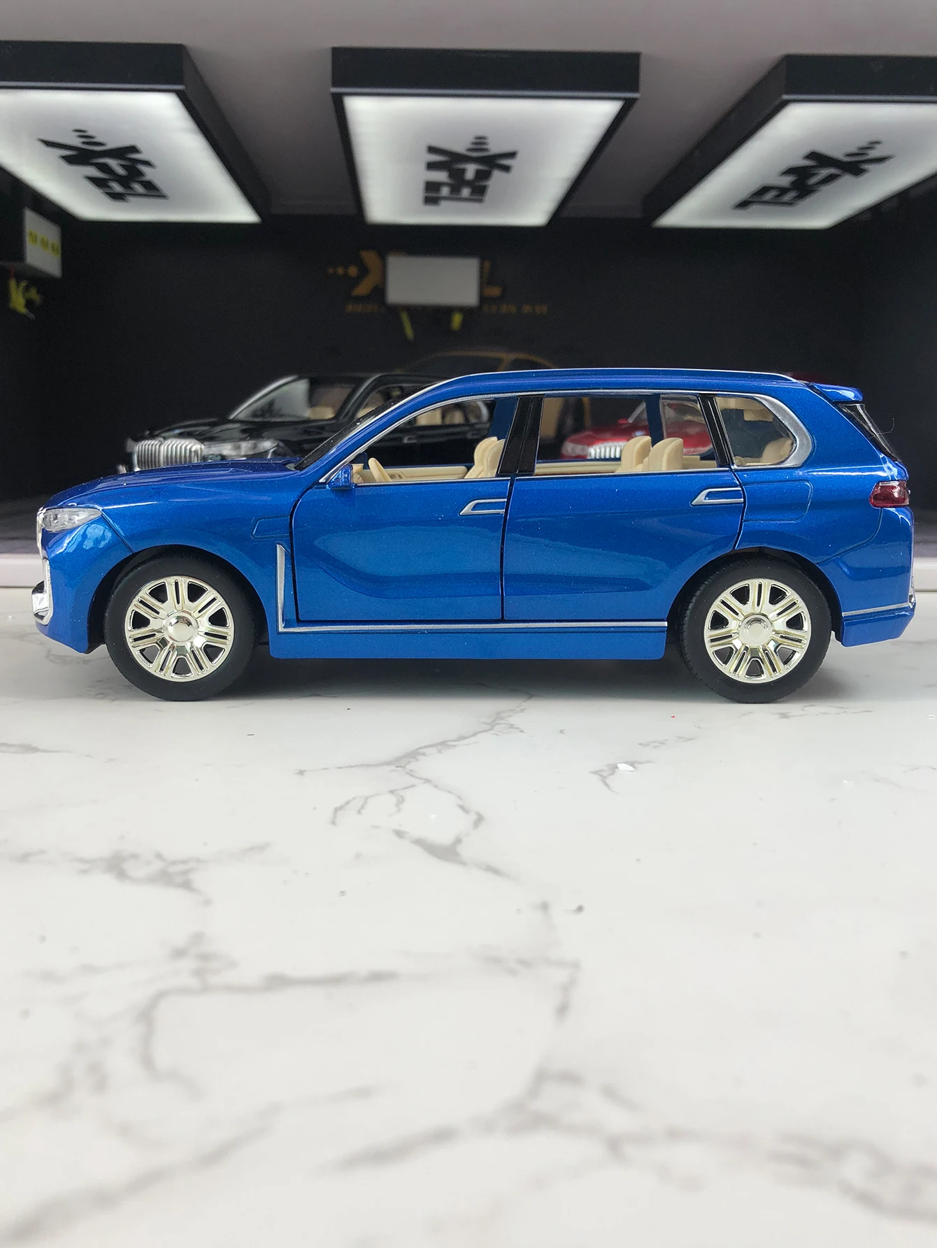 Modello di auto fuoristrada in lega di zinco di simulazione 1: 24, ornamento statico, auto regalo da collezione in metallo