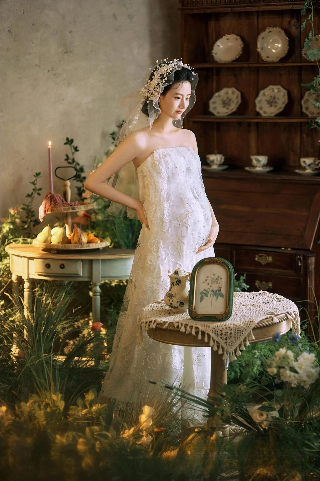 ชุดเดรสยาวสำหรับถ่ายภาพคนท้อง ผ้าลูกไม้สีขาวลายดอกไม้ ดีไซน์หรูหรา เหมาะสำหรับถ่ายภาพในสตูดิโอ