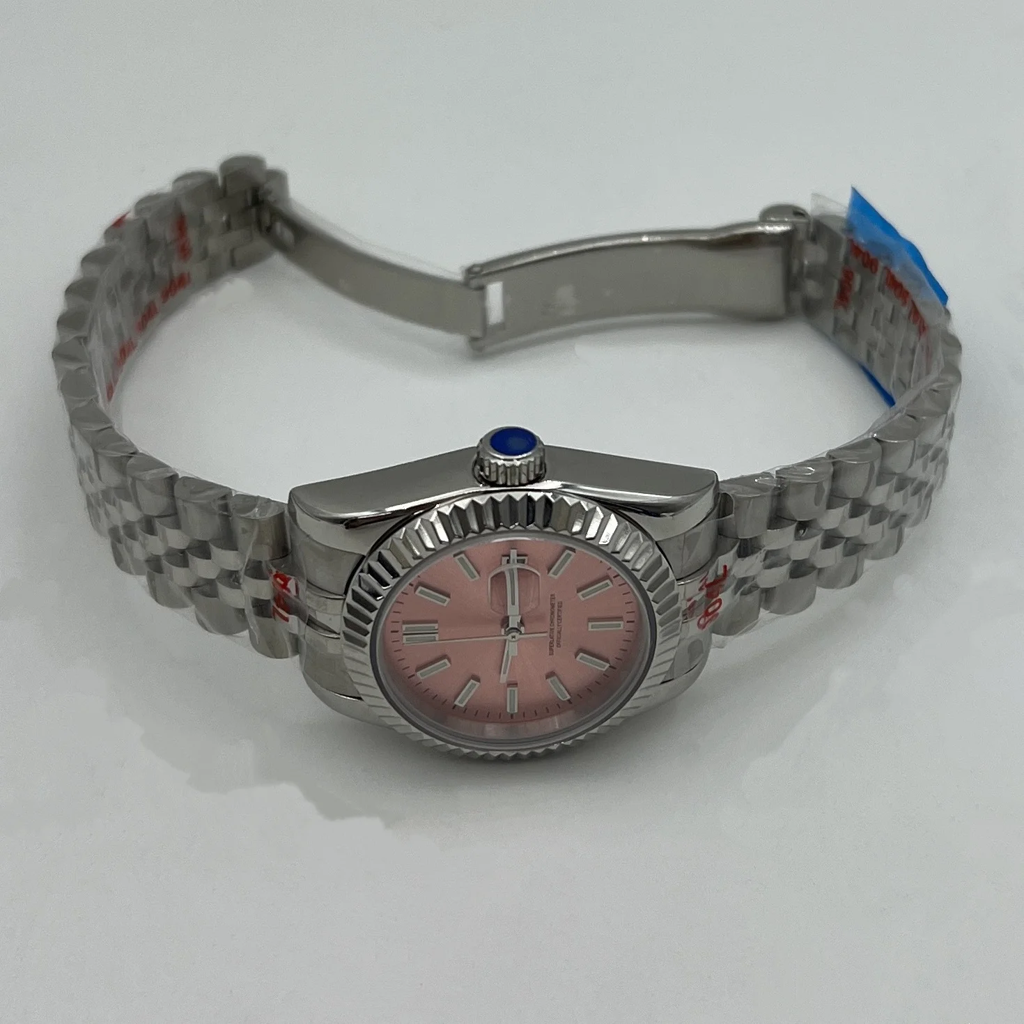31mm luxury ladies mechanical watch features a grooved bezel with sapphire crystal and is powered by the NH05 automatic movement