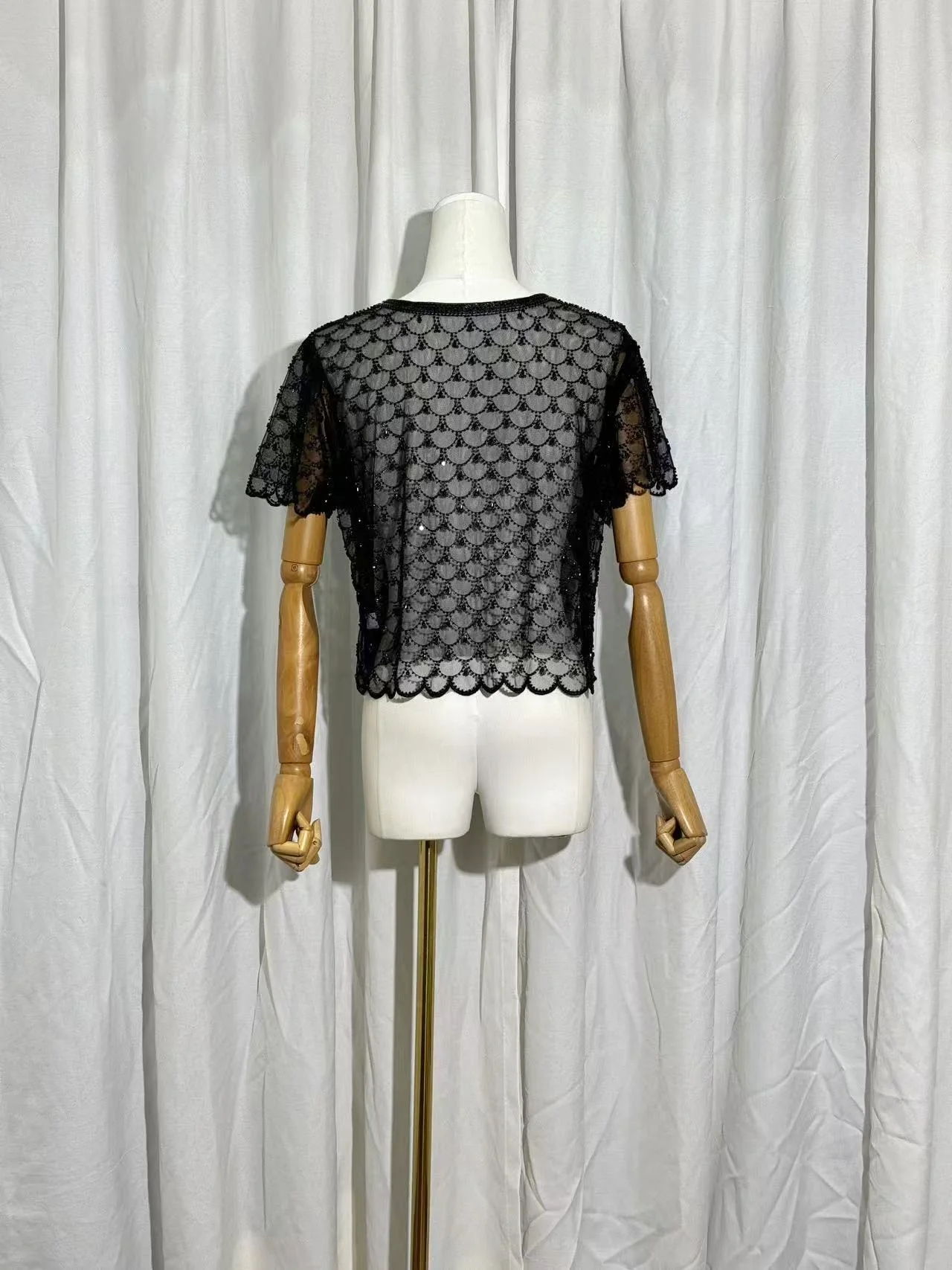 H80 & S90 جديد حار مثير المرأة س الرقبة قصيرة الأكمام شبكة مطرز عطلة الترتر الجوف خارج التطريز حفلة تانك تي شيرت كامل بروتيل