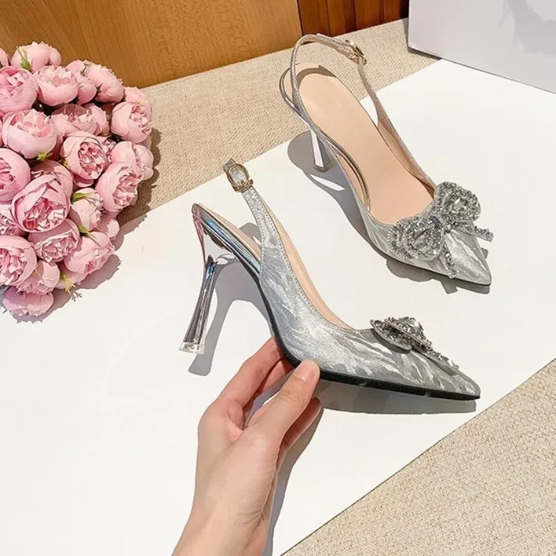 Sandalias de tacón alto Baotou de cristal de verano para mujer, novedad de verano, zapatos de boda de mariposa de aguja con punta estrecha y boca poco profunda