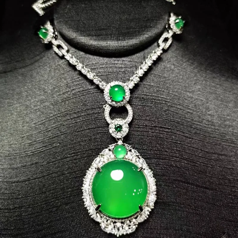Fashion Light Luxury Elegant Inlaid Green Necklace Jade Pendant