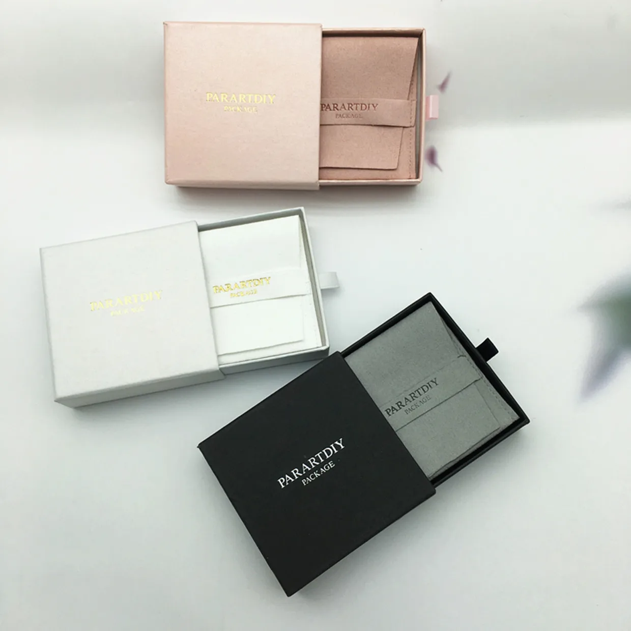 

custom sets of jewelry boxes and jewelry bags, custom embossed logo, personalized paper boxes, small packaging boxes and bags