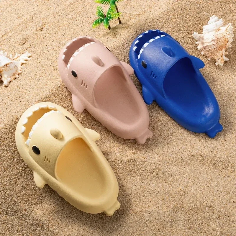 Chanclas de tiburón para hombre y mujer, zapatillas de EVA antideslizantes para interior y baño, toboganes de playa para exteriores, sandalias de suelas gruesas para parejas