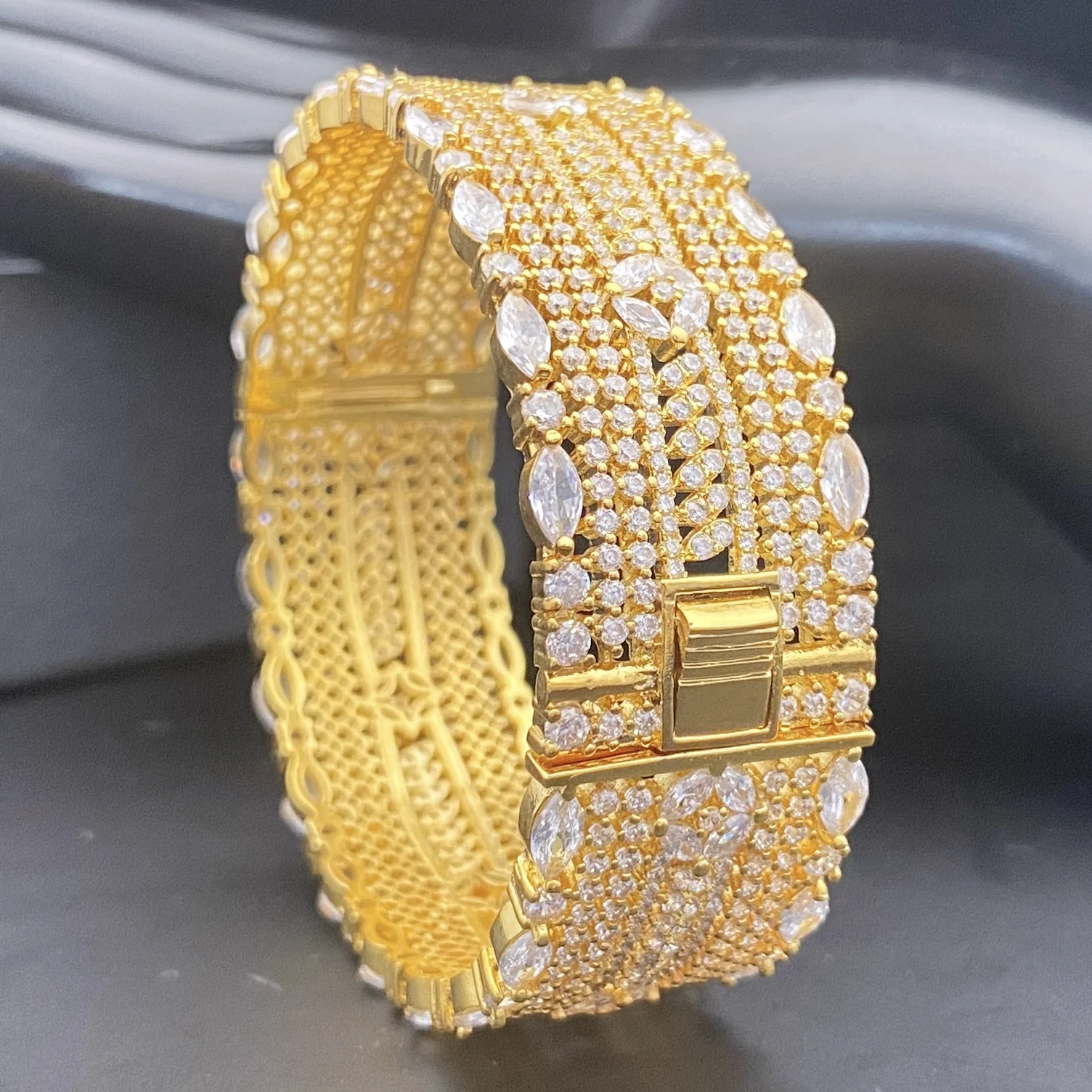 HY Dubai Nigeria European and American Fashion Jewelry Set Luxury Designer Zircon Bracelet Jewelry Set Women Accessories Gift