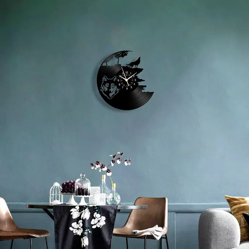 Roaring Wolf Vinyl Record Wall Clock Art Decoration Black Glue Record Design Clock Living Room Bedroom Home Decoration