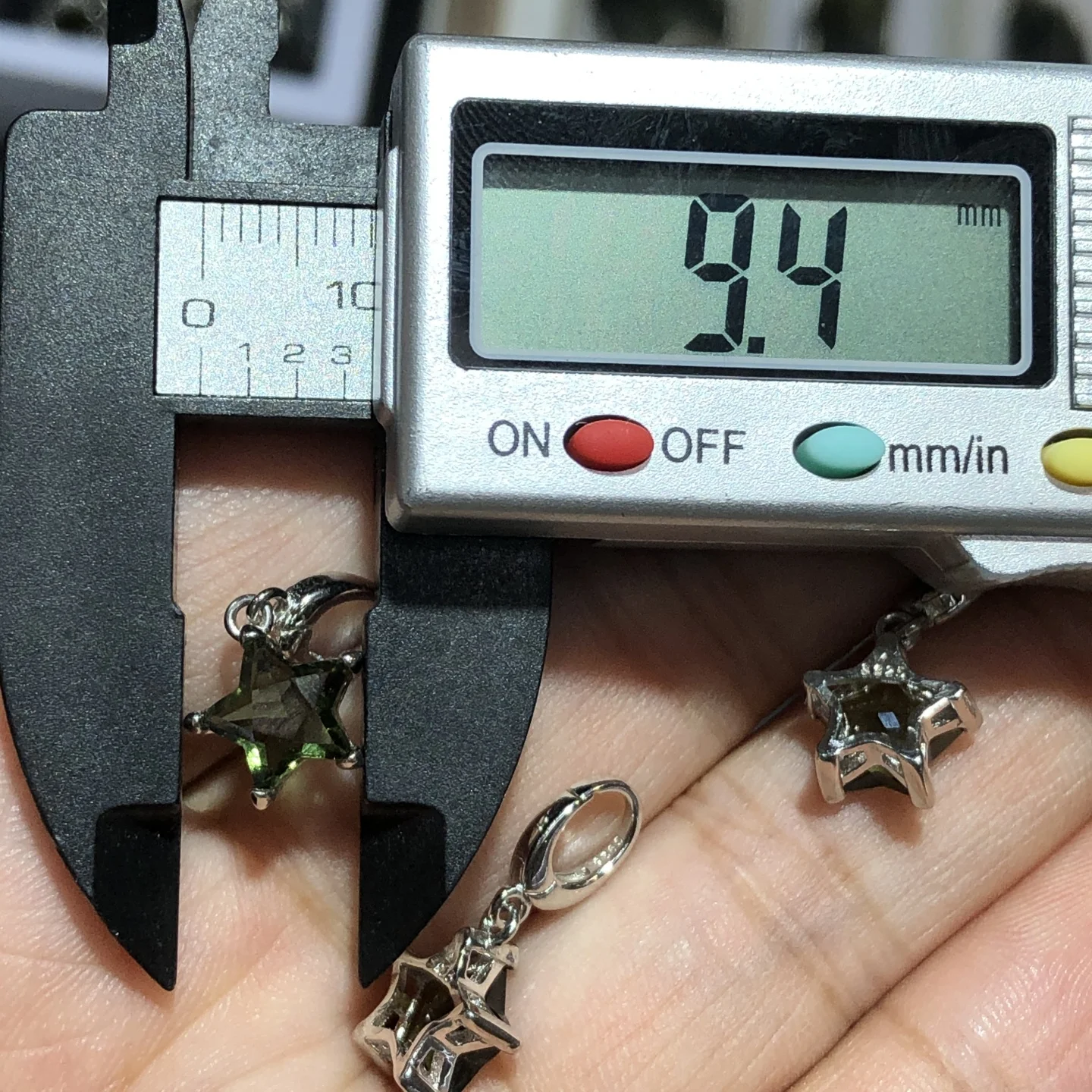 1 قطعة Fengbaowu الطبيعية التشيكية مولدافيت دلاية شكل نجمة 9 مللي متر ستار 925 فضة الريكي أحجار استشفاء مجوهرات هدية للرجال والنساء