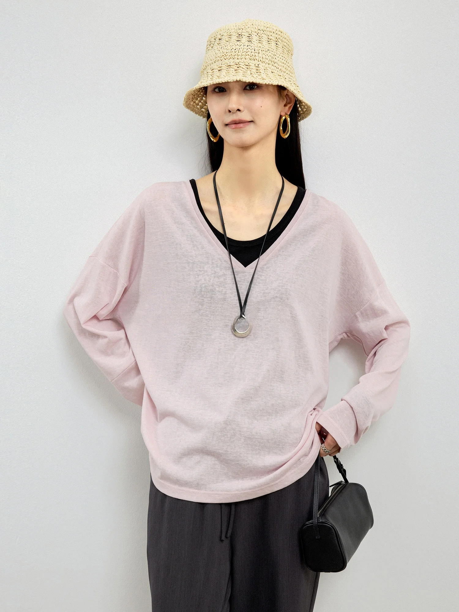 

FANLE STUDIOS Silk Linen Cotton Blend T-irt Large V-Ne Mask Design Soft Comfortable Layering Versatile Summer Top