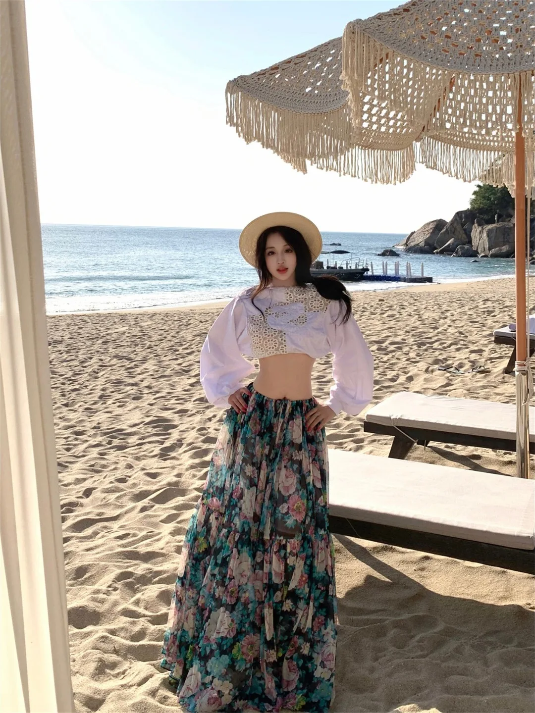 

Модный комплект для пляжного отдыха: женский костюм из двух предметов, весна 2026, новинка, ажурная короткая рубашка и юбка миди с цветочным принтом