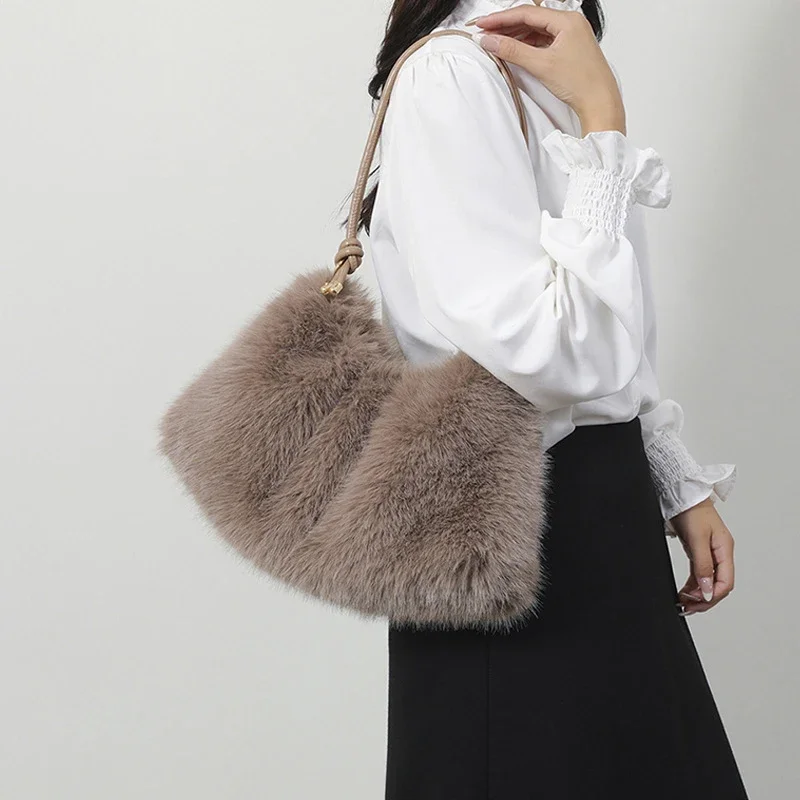 

Plush Shoulder Bag Women Soft Fluffy Crossbody Bag Faux Fur Handbag Autumn Winter Women's Bag 2025 Ladies Clutch Purse for Women
