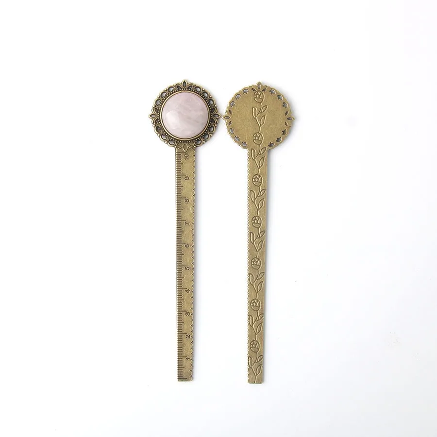 Segnalibro in metallo con righello retrò con pietre di cristallo naturale Segnalibri in quarzo rosa occhio di tigre Strumento per marcare pagine in lega intrecciata con pietre preziose