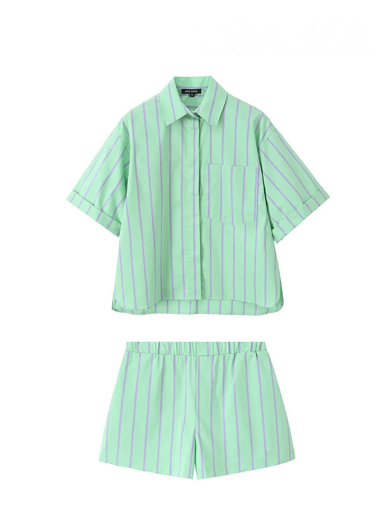 2024年夏 レディースファッション スーツ ストライプ柄 ラペルポケット付きシャツトップス+伸縮性ウエスト サイドスリット入りショートパンツ 女性用カジュアルパンツセット