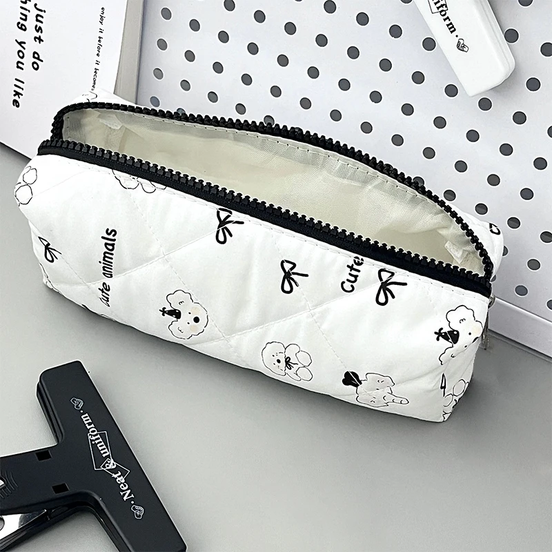 Cute Doll Cartoon Pencil Pouch, Papelaria de alta capacidade de armazenamento, Material escolar, Multifuncional Maquiagem Ferramenta Armazenamento, Presente