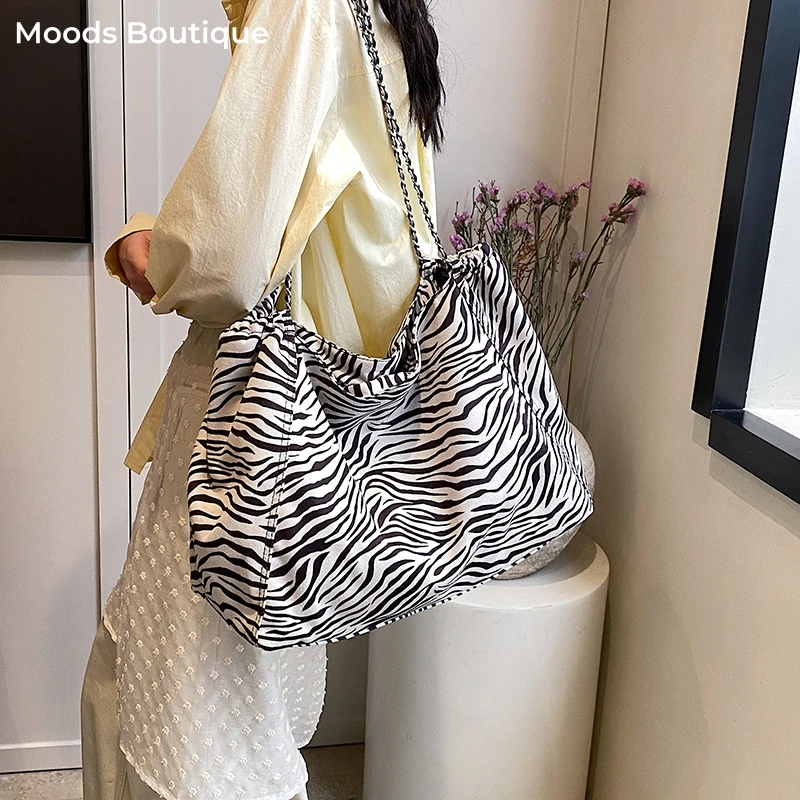 

MOODS Wild Chain Shoulder Bags For Women Oversized Large Capacity Tote Bag Animal Prints Shoppers 2024 Luxury Designer Handbags