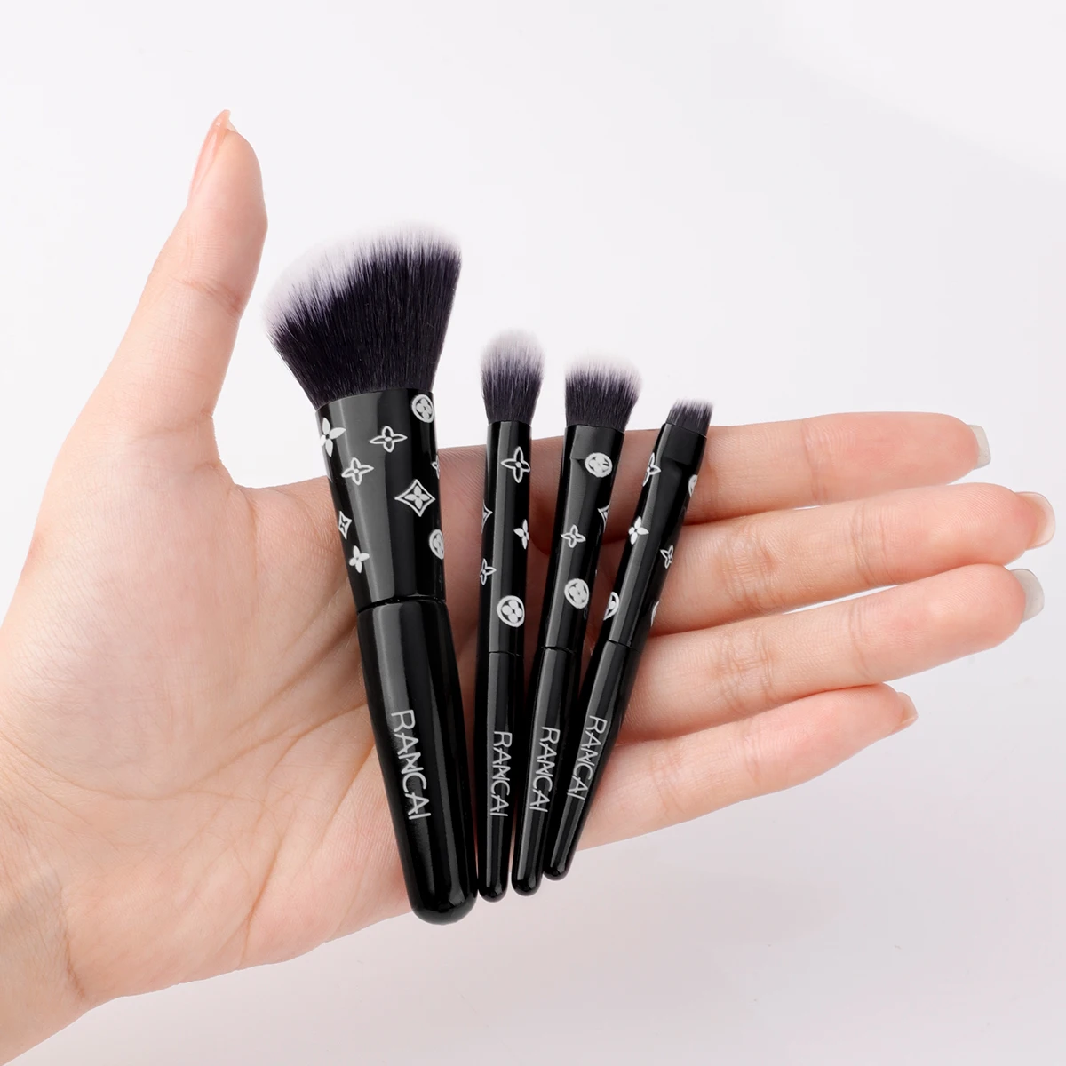 4PCS MINI MAKEUP BRUSH SET WITH BEAR STORAGE CASE - SOFT BRISTLES/PORTABLE/DUSTPROOF COSMETIC BRUSHES - RANCAI TRAVEL BRUSH KIT