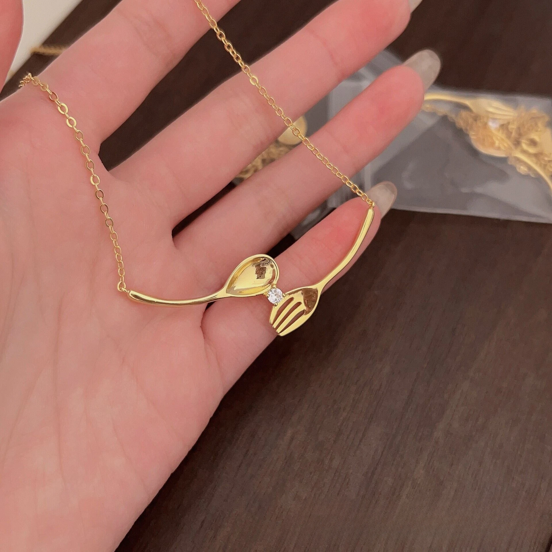 

Fashion Design Geometry Tableware Spoon Fork Clavicle Necklace for Women Gold Plated Fine Chain Necklace Expensive Jewelry Gifts