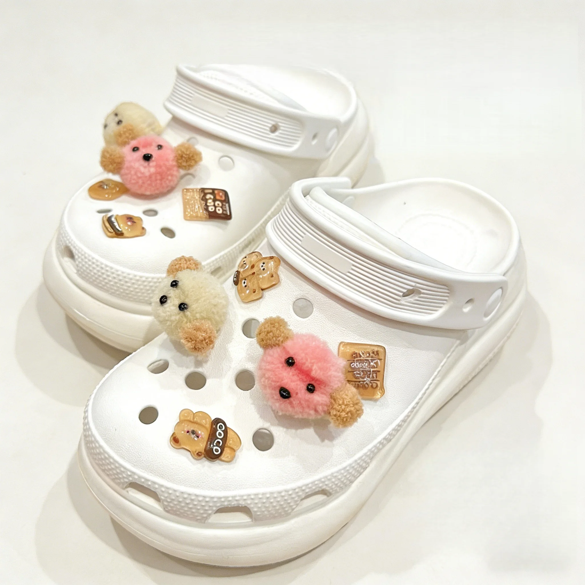 Neue Kaffee-Plüsch-Welpen-Schuh-Charms, niedliche, abnehmbare DIY-Accessoires für Clogs, Sandalen, kreative Lebensmittel-Spielzeuge, Partygeschenke, Gastgeschenke