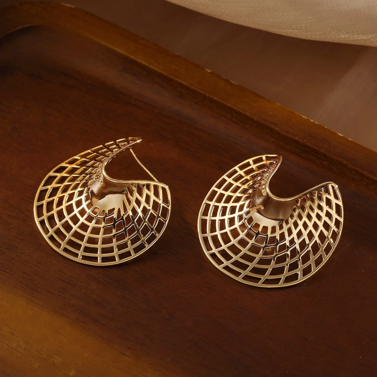 

Women's Gold Geometric Fan - Shaped Hollow Earrings Fashion High - End Statement Earrings with Unique Design