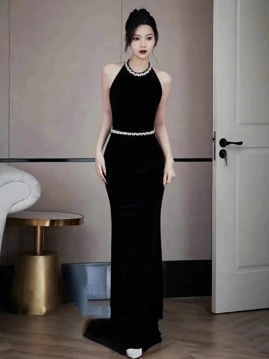 

Вечернее платье Ele Velvet с открытыми плечами, вырезом и дизайном в виде рыбьего хвоста, с завышенной талией, облегающее, украшенное стразами.