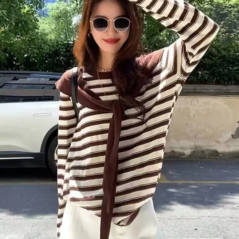 Frühling Herbst Koreanischen Stil Stilvolle Kontrast Farbe Gestreiften T-Shirt Schal Beliebte Stil Licht Reife Zwei-stück Anzug für Frauen tees