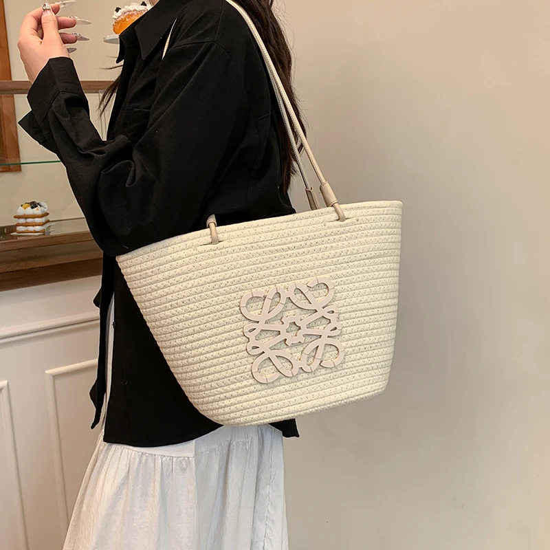 حقيبة ركاب أنيقة وبسيطة مع شعار حروف عصرية ولون سادة مثالية للحامل اليومي للسيدات الأنيقات #3