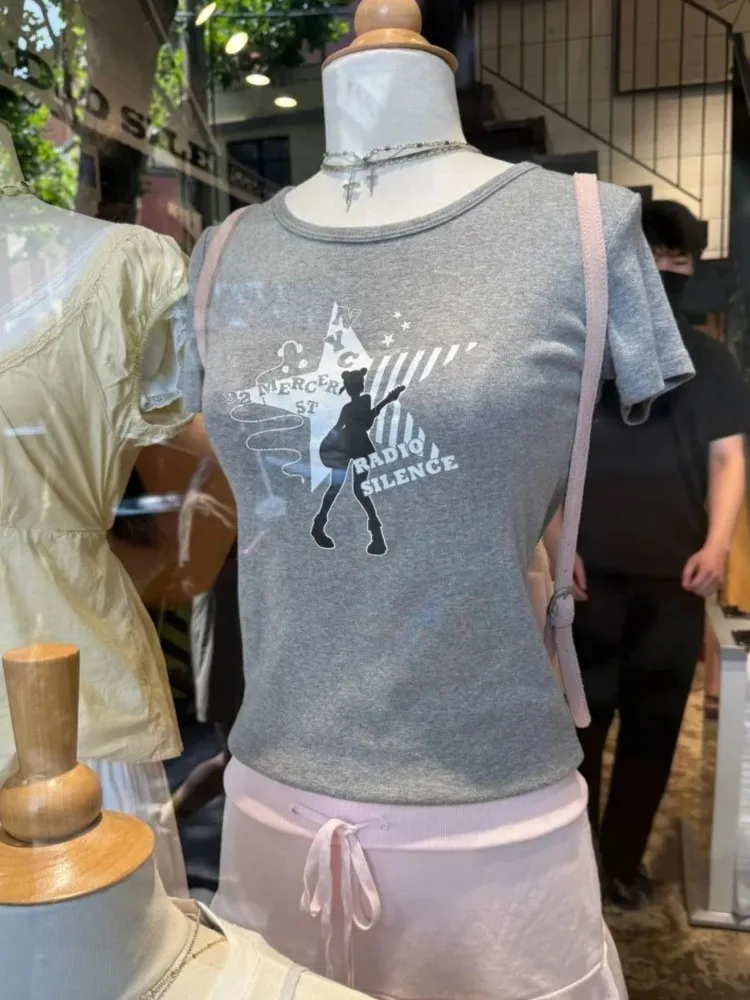 

Новая футболка с принтом гитариста для девочек, женская летняя хлопковая футболка с круглым вырезом и короткими рукавами, женские милые футболки в консервативном стиле OOTDS