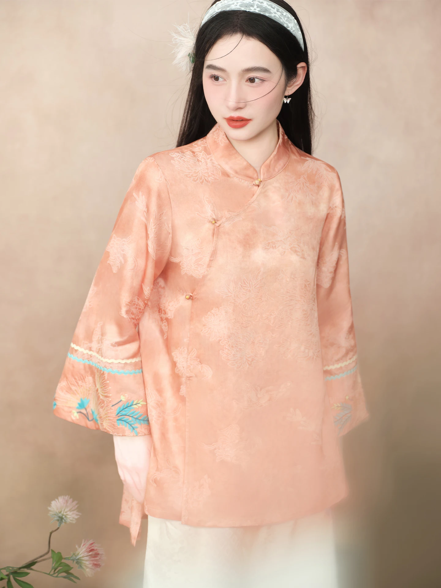 

Женская свободная рубашка в оригинальном этническом стиле с вышивкой темными цветами, весенняя новинка, дизайн Su Luo, винтажный крой, длинный рукав, воротник-стойка