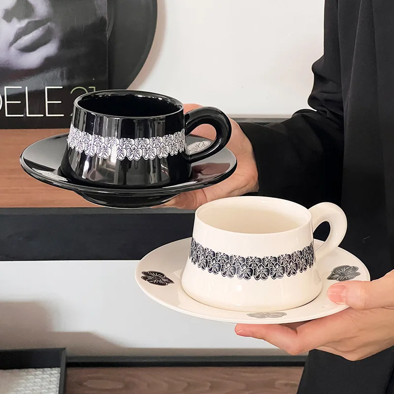 

2025 New Nordic Mid-Century Luxury Viral Coffee Cup Home Afternoon Tea Black Couple Mugs High-Aesthetic Floral Ceramic Mug