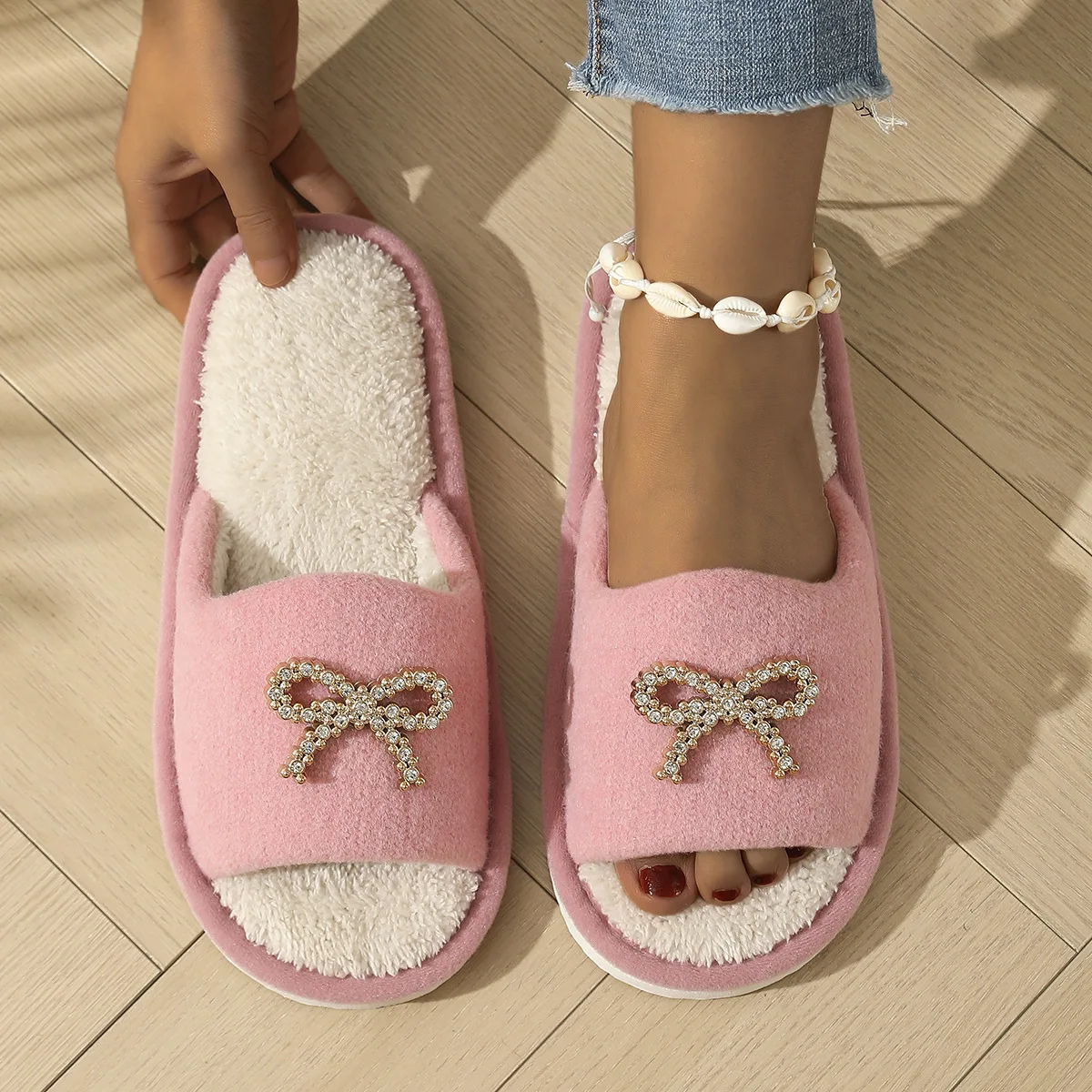 Shiny Rhinestore Bowknot Warm Flat Heel Shoes Women Winter Fashion Plus Size Fluffy Fur Home Slippers Woman Soft Cotton Slippers