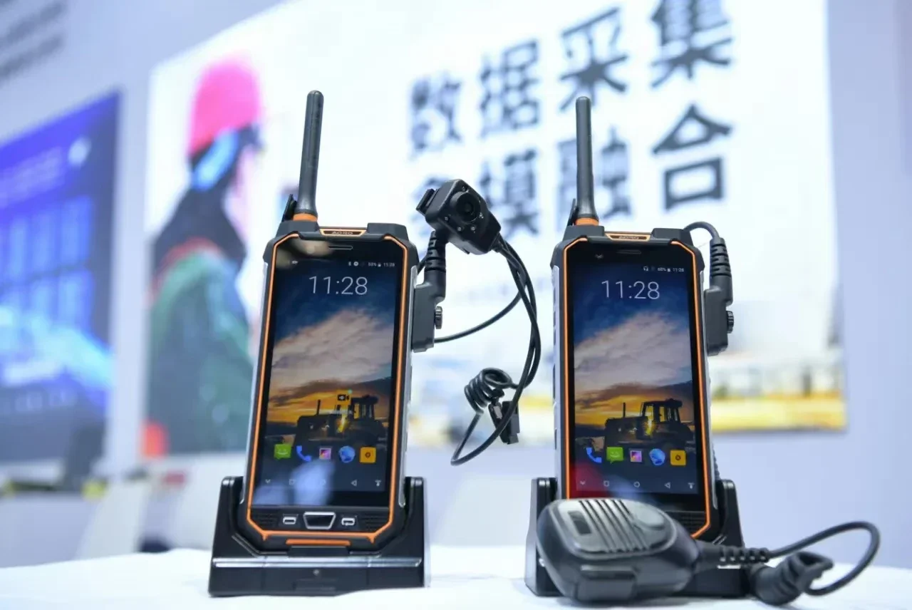 AORO M5 Android 8,1 teléfonos Android baratos uso LTE DMR PPT + POC doble walkie talkie teléfono inteligente teléfono móvil resistente