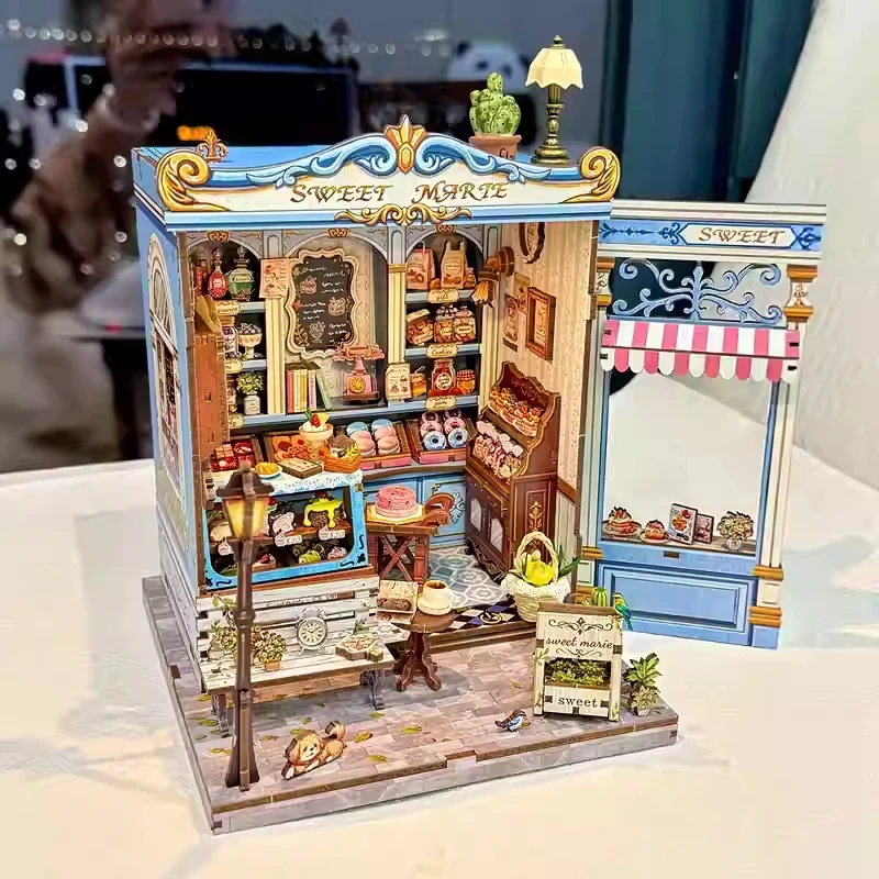 CUTEBEE DIY Book Nook Kit بيت الدمى الخشبي مع أضواء LED ثلاثية الأبعاد رف الكتب السحري إدراج لعرض ديكور المكتب المنزلي