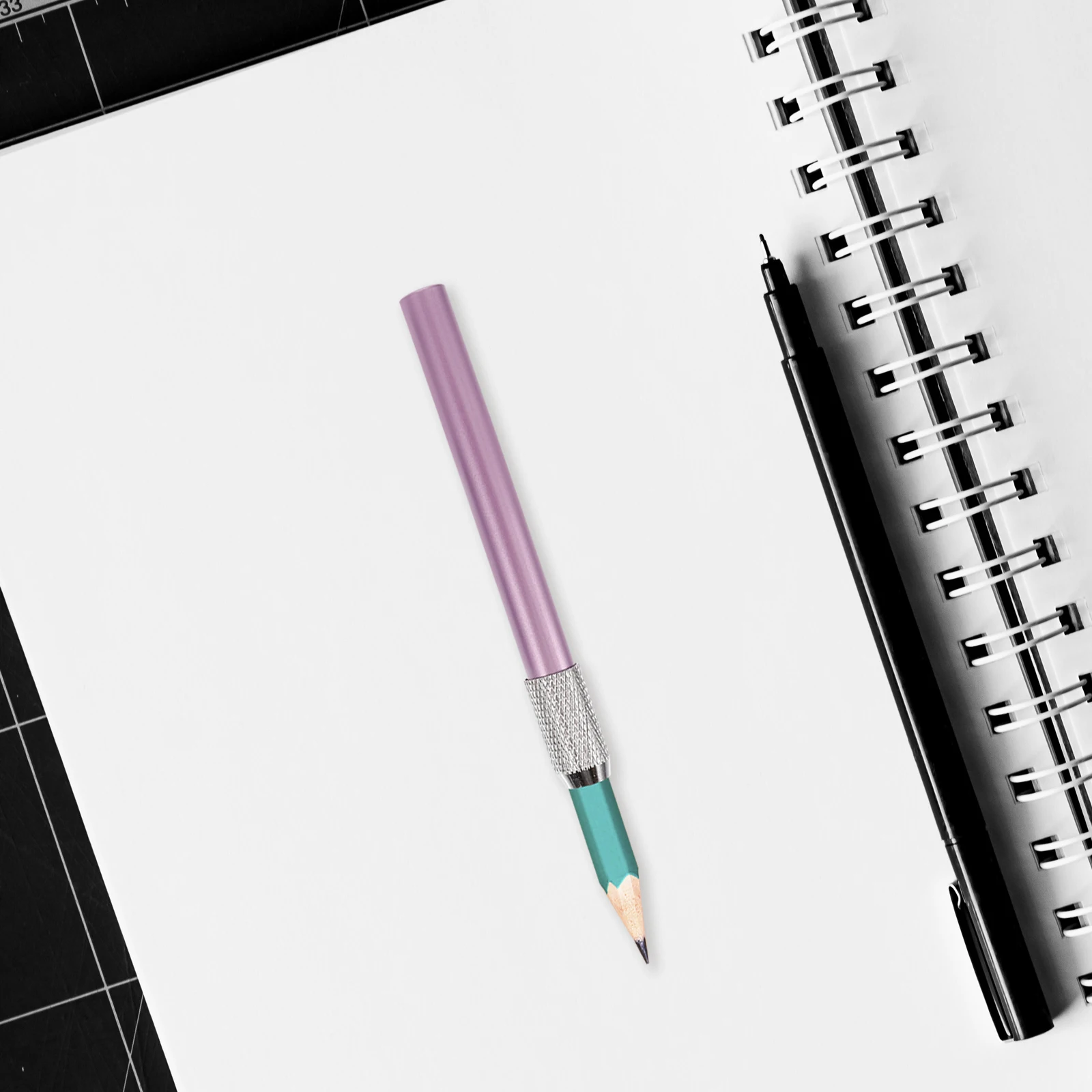 

8Pcs Metal Pencil Holder Extenders Copper Plastic for Drawing Sketch Colored Pencils Artists Pencil Extender Crayon Extension