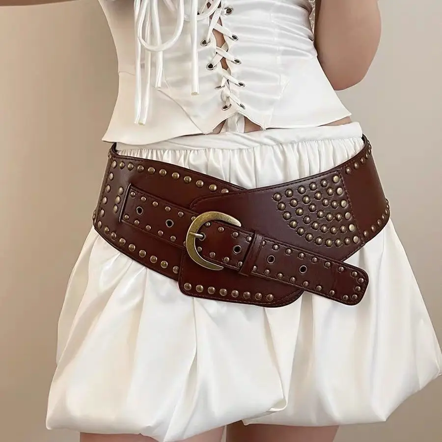 Cinturón ancho punk con remaches Y2K, cinturón de moda para mujer moderno y atrevido que es muy versátil y ultra retro, cinturón vintage para exteriores