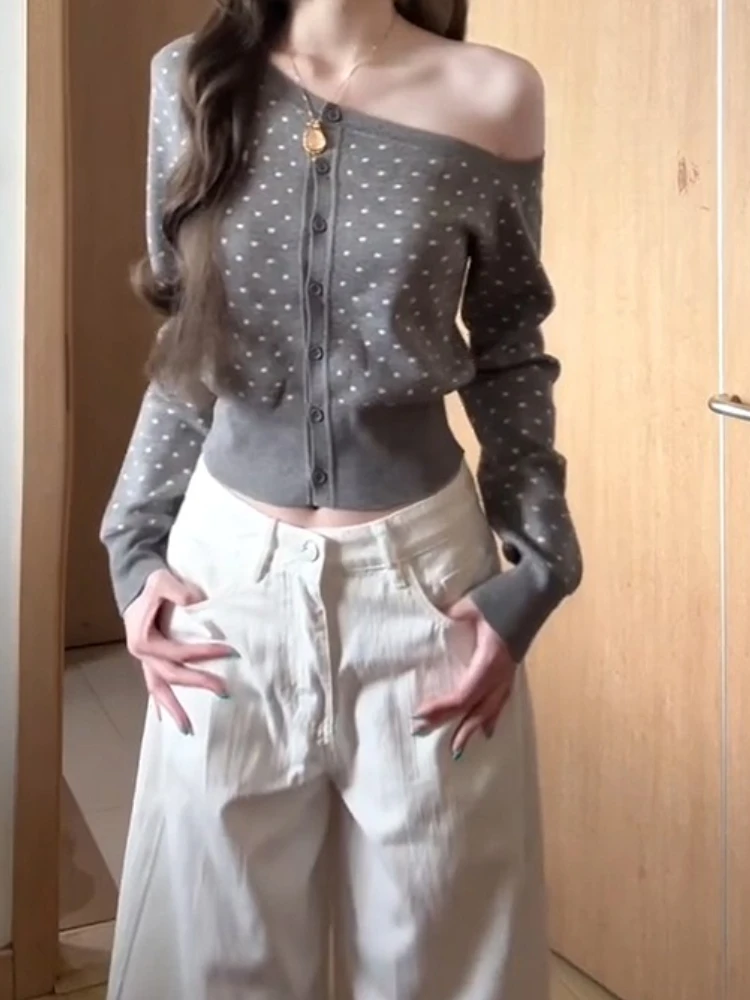 秋のヴィンテージ風薄手ニットカーディガン レディース デザインファッション スリム 水玉模様 長袖Tシャツ カジュアル スイート オフショルダー ニットウェア 新作