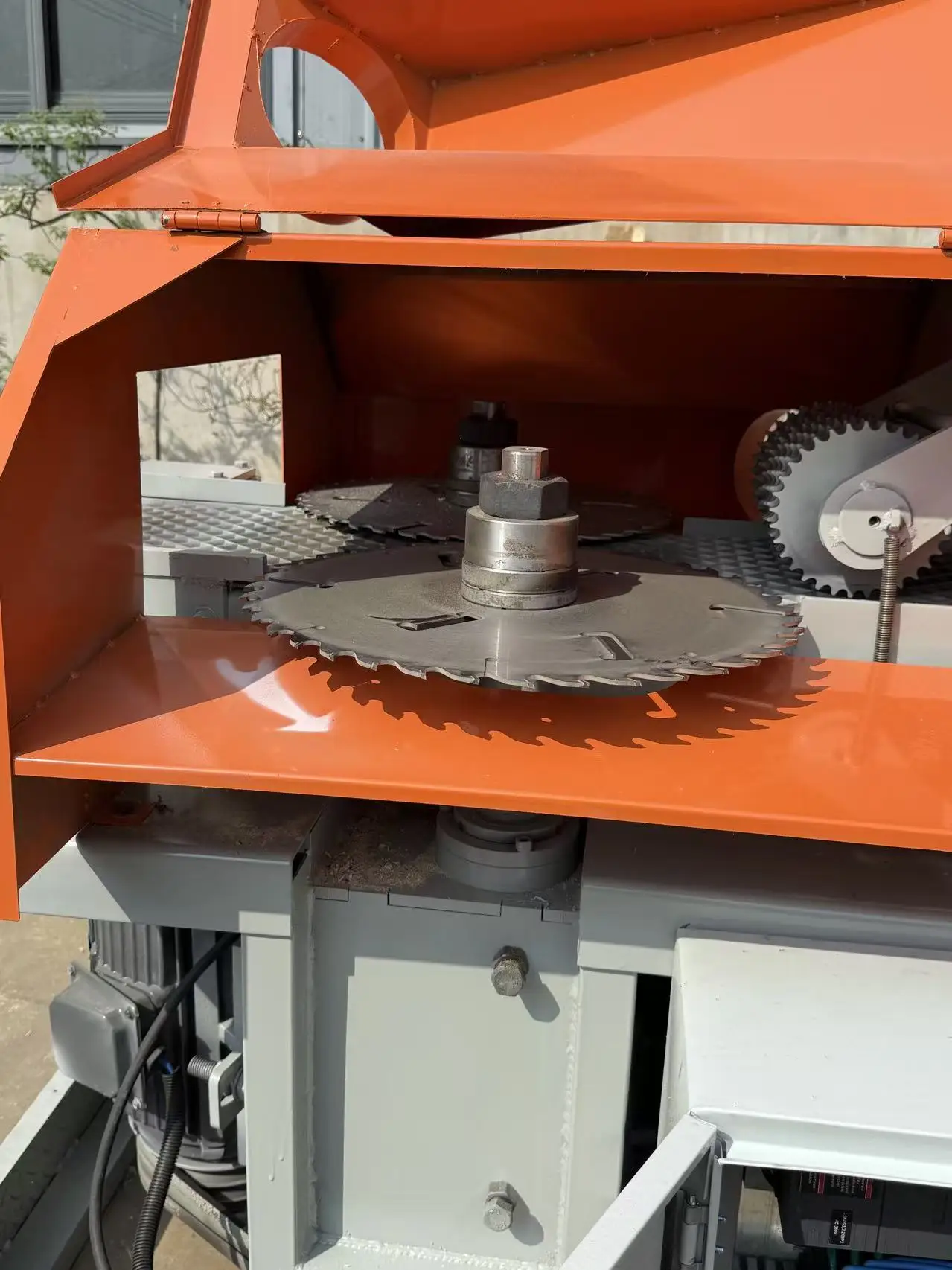 High-Accuracy Automatic Multi-Blade Rip Saw Horizontal Panel Saw for Wood Cutting with Motor As Core Component