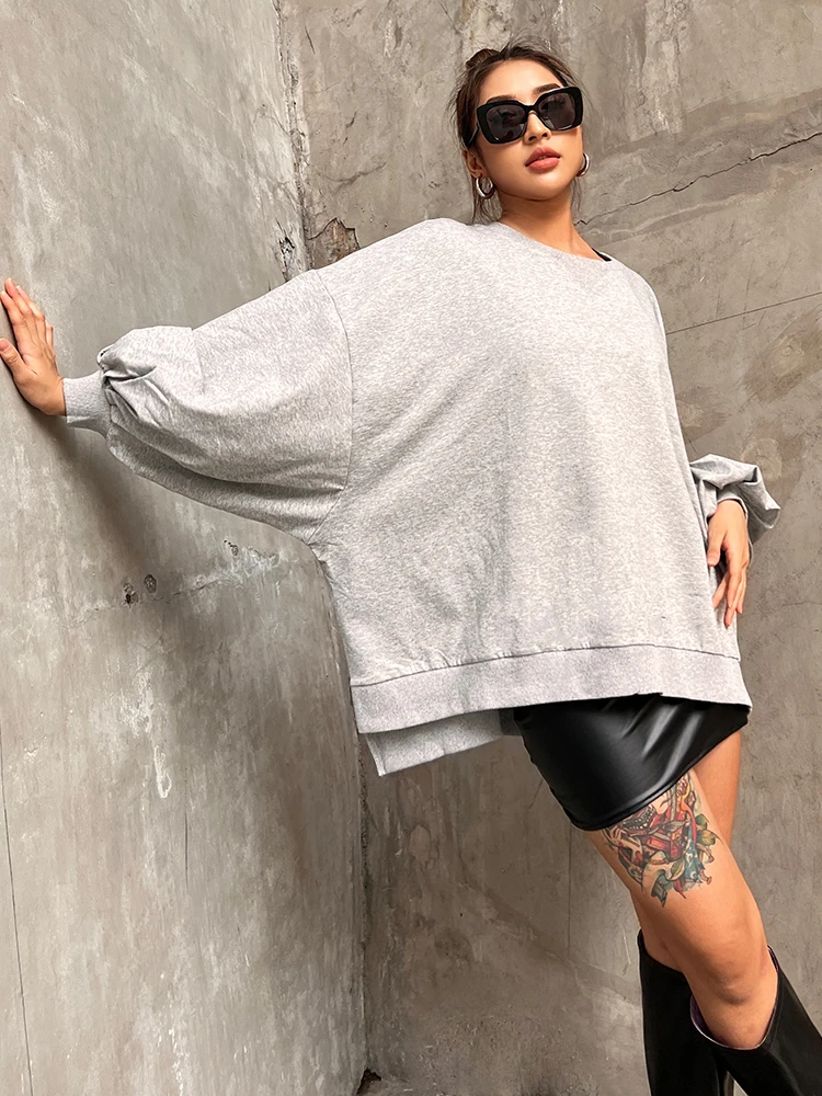 TWOTWINSTYLE Loose Minimalist Sweatshirt For Women Round Neck Batwing Sleeve Solid Casual Sweatshirts Female Autumn Clothing New