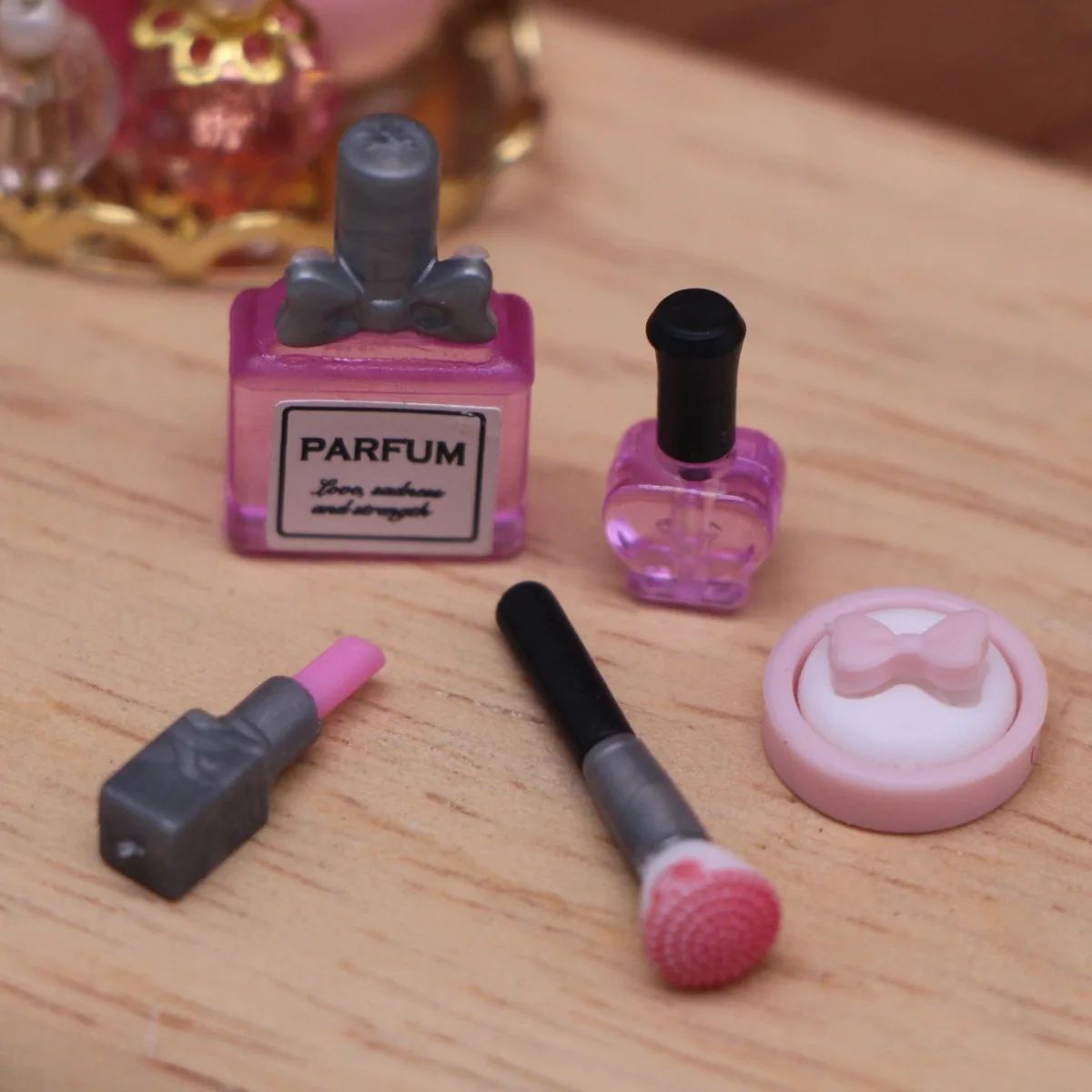1Set Dollhouse Mini Cosmetics Lipstick Perfume Miniature Fashion Scene Doll Toiletry Model Accessories Mini Beauty Props