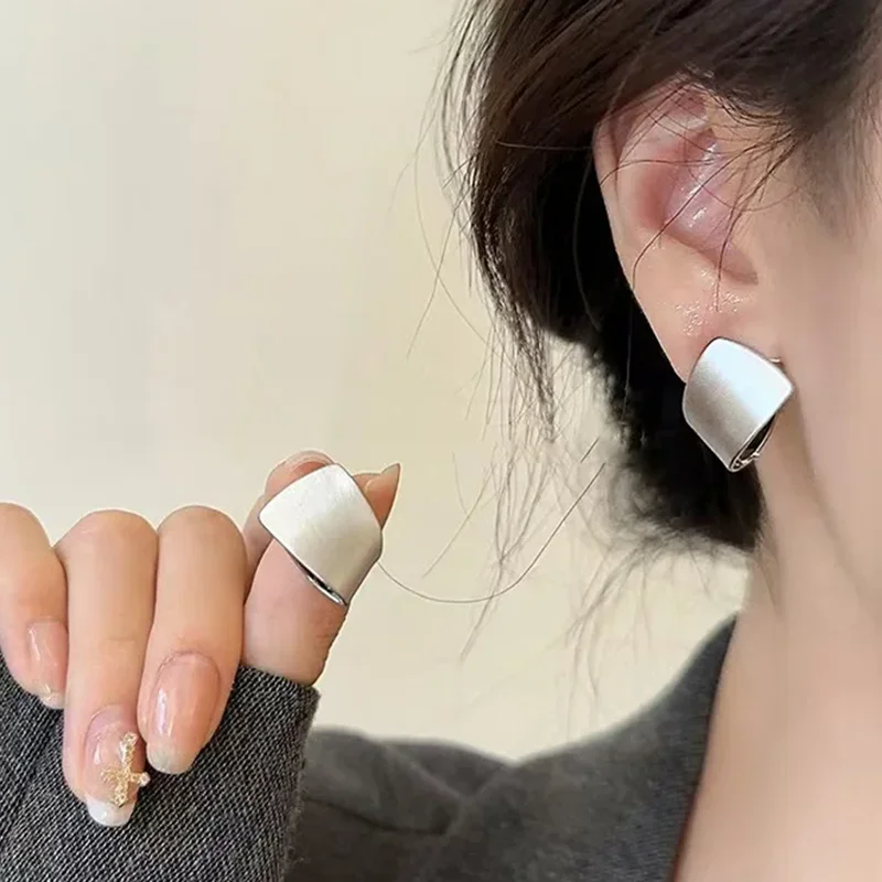 Punk Irregular Matte Metal Bending Stud Earrings for Women Geometric Minimalist Earring New Trendy Jewelry Gift