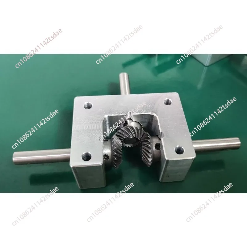 90 Degree Differential Assembly Gearbox 1:1 Spiral Bevel Gear Small Dual Output Shaft Angle Converter Shaft Diameter