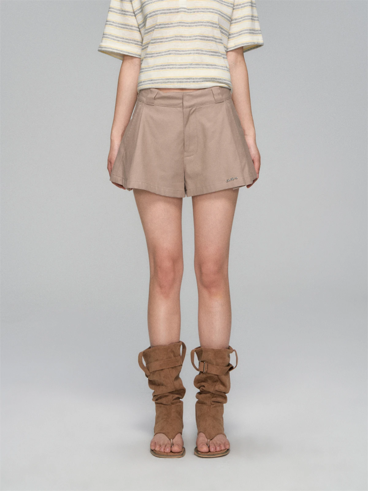 

AsGony Khaki Folded A-Line Short Pants High Waist Commuter Style Casual Hot Pants Summer Fashion Ladies Wide Leg Trousers