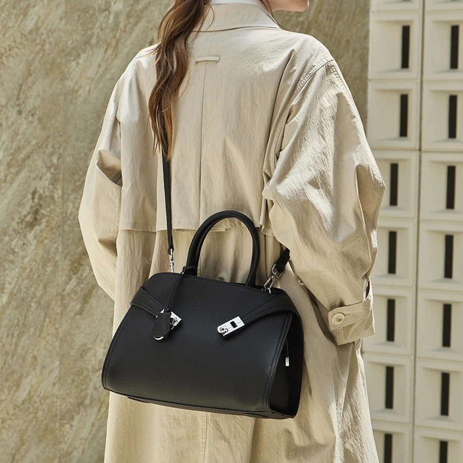 Full Grain Cowhide Tote Bag for Women, Genuine Leather, Large Capacity, Commuter Shoulder Bag, Crossbody Handbag, Pebbled Pattern, Double Lock Buckle, Niche Design
