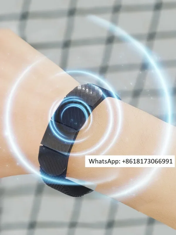 

Oxygen releasing ring shrinks pores, tightens and brightens, locks in water, reduces fine lines, smoothes and weakens elasticity