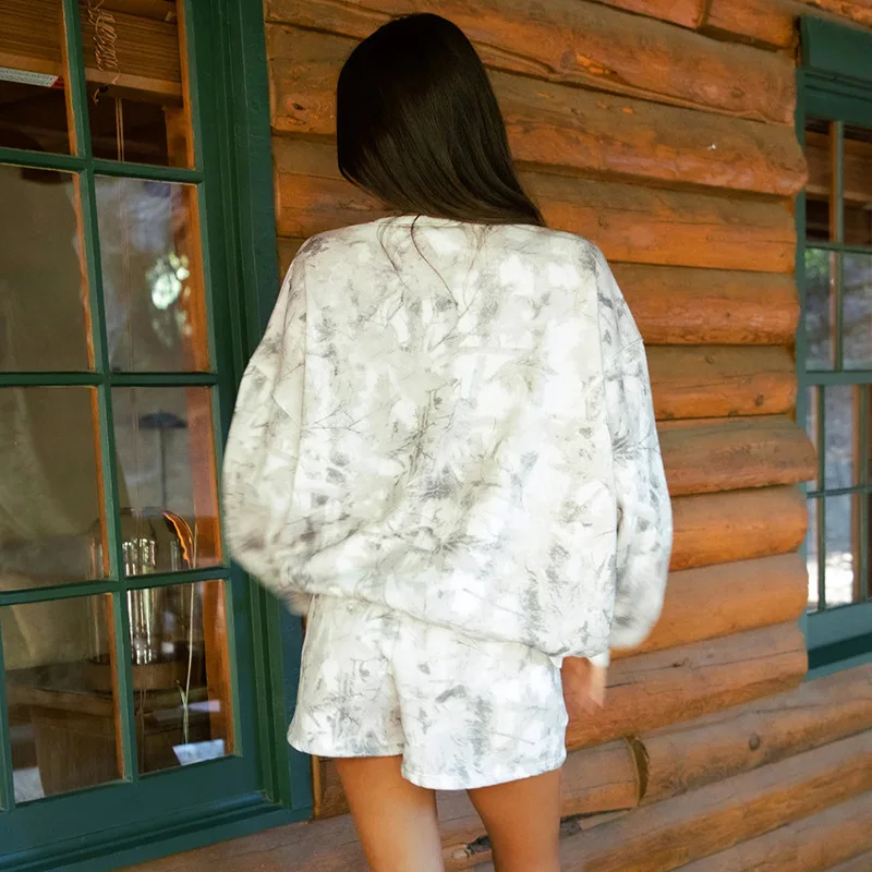 Y25ST448 Conjunto de pantalones cortos elásticos de cintura alta para mujer, jersey de cuello redondo, suéter estampado, deportes de ocio, otoño europeo y americano