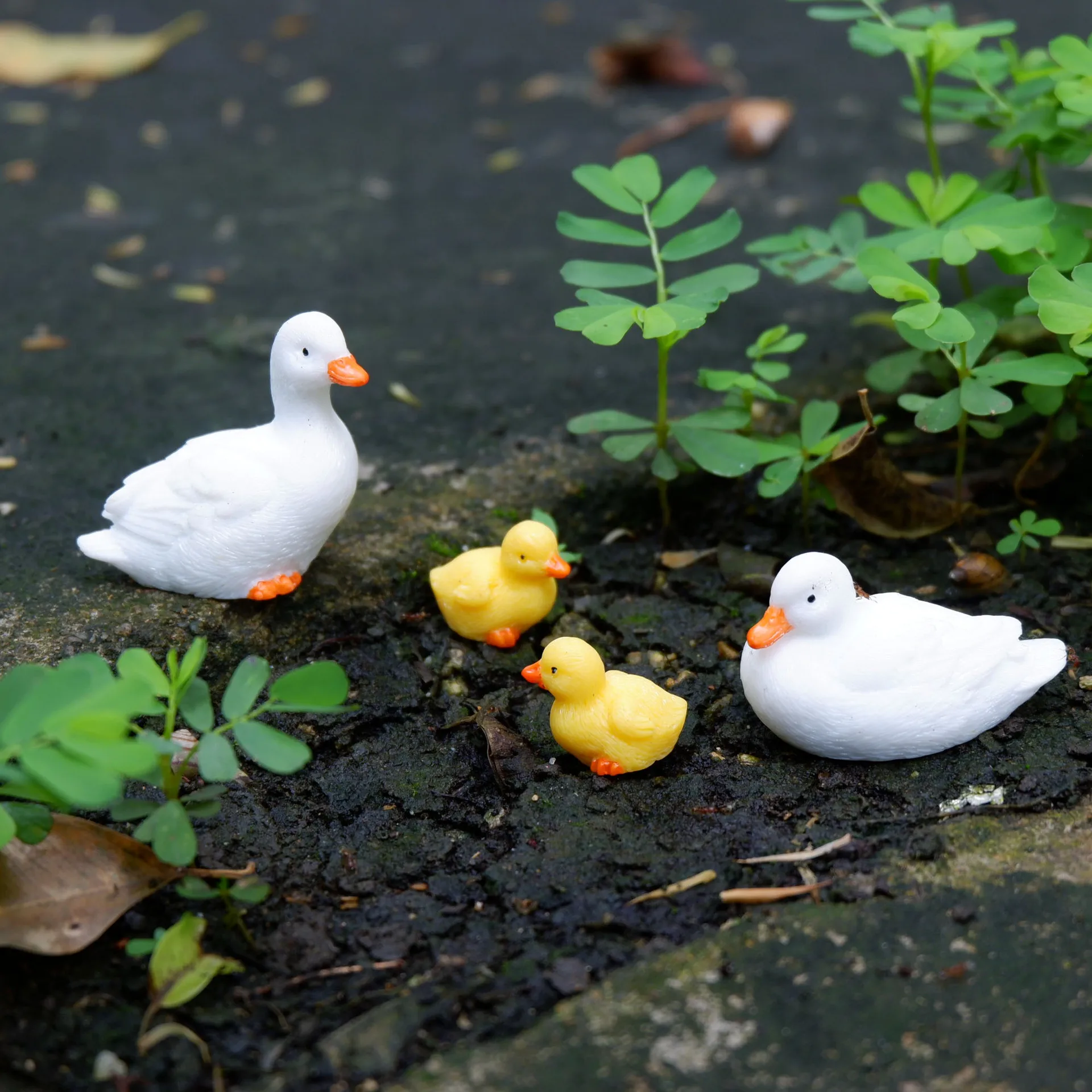 4pcs Duck Resin Small Ornament Duck Family Crafts Figurines Gardening Decoration Flowing Water Ornament Garden Micro Landscape