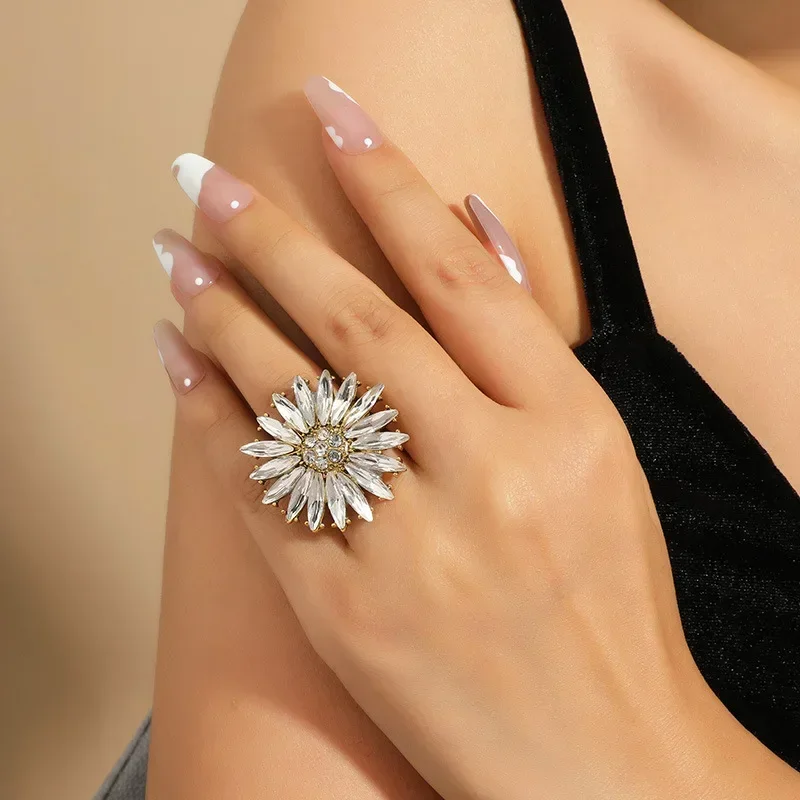 New Simple Retro Creative Exaggerated Sunflower Ring Jewelry Fashion Trend Adjustable Flower Ring Engagement Rings for Women