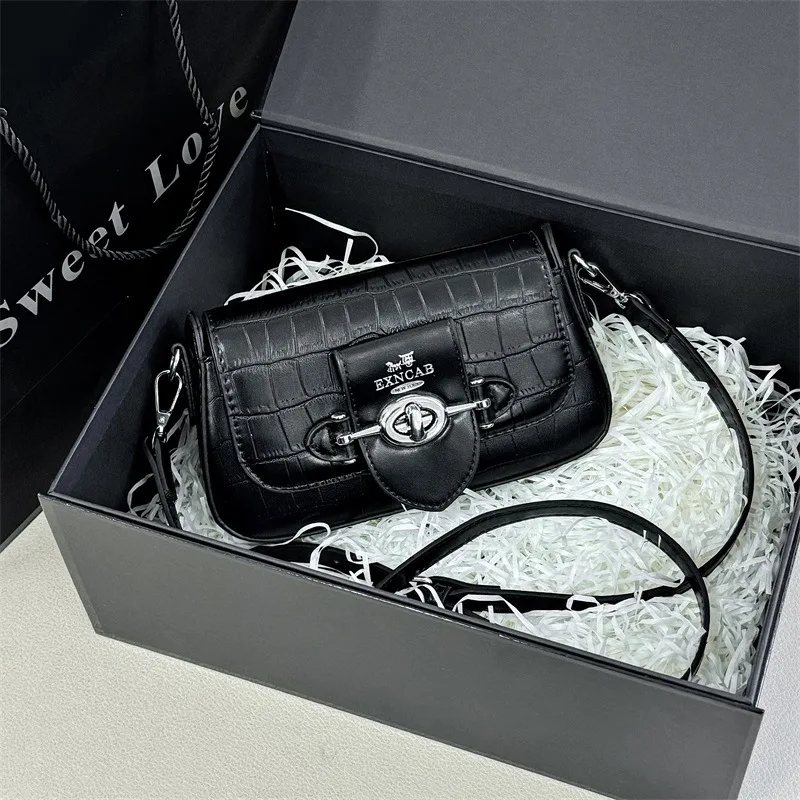 2025 حقيبة كروس جلدية نباتية للنساء نسيج حصاة محفظة مربعة صغيرة حزام قابل للتعديل حقيبة كتف متعددة الاتجاهات