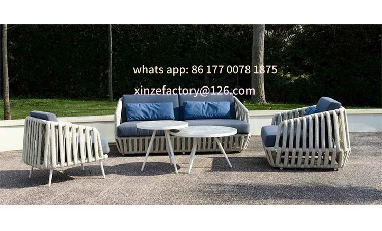 Anpassbares Rattan-Sofa für den Außenbereich, Balkon im Innenhof