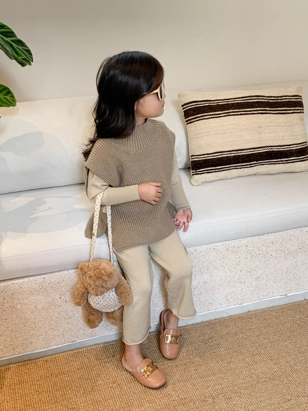 Childrens Sets Girl New Retro Style Tender Soft Sweater Design Sense Korean 2024 Solid Color Knitting Vest Three Pieces