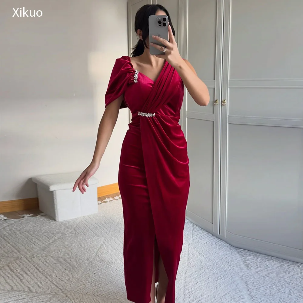 فستان سهرة من المخمل باللون العنابي من Xikuo رداء حفلات مكشكش كريستالي غير متماثل ماكسي حورية البحر فيستدوس دي فييستا أنيق مخصص