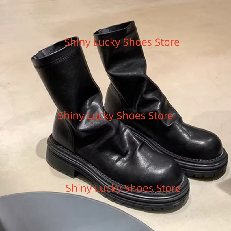 

Женские плиссированные ботильоны с круглым носком на массивном среднем каблуке, с декоративными швами и молниями сзади